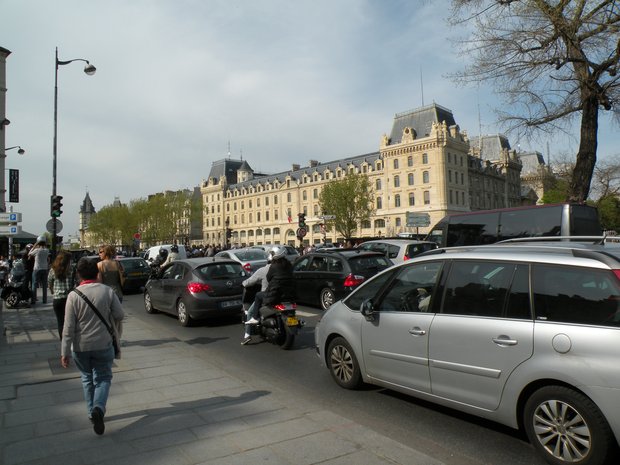  circulation, Quai de Montebello